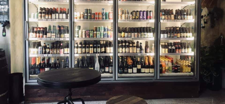 Promo studenti da Johnny's Off License!