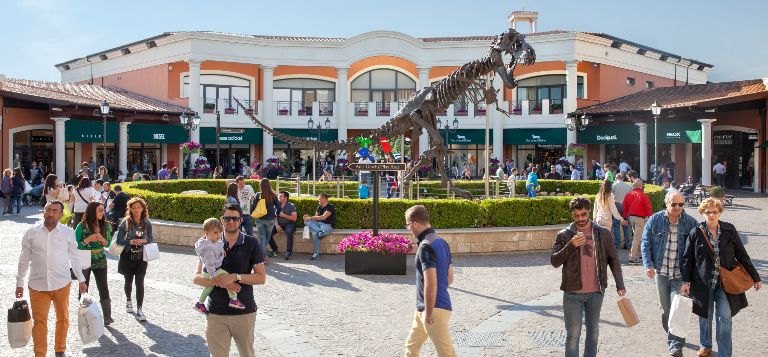 Fino al 70% di sconto a  Castel Romano per studenti!